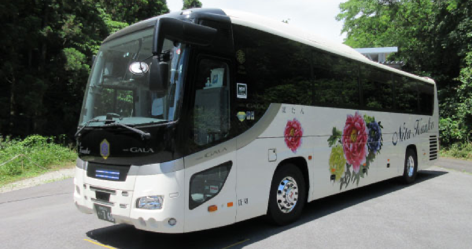 大型バス・正シート49人＋補助シート11人／平成30年製造車両 外観